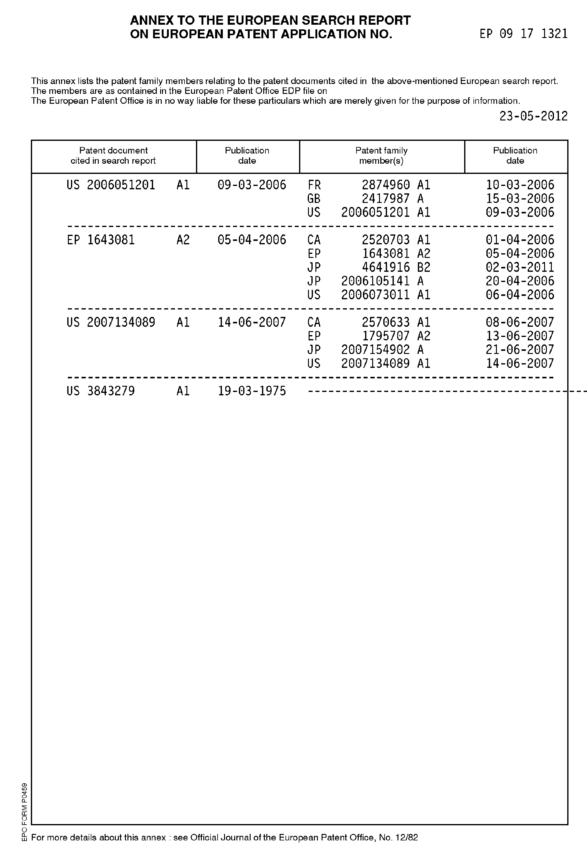 turbine nozzle with curved recesses in the outer platforms
